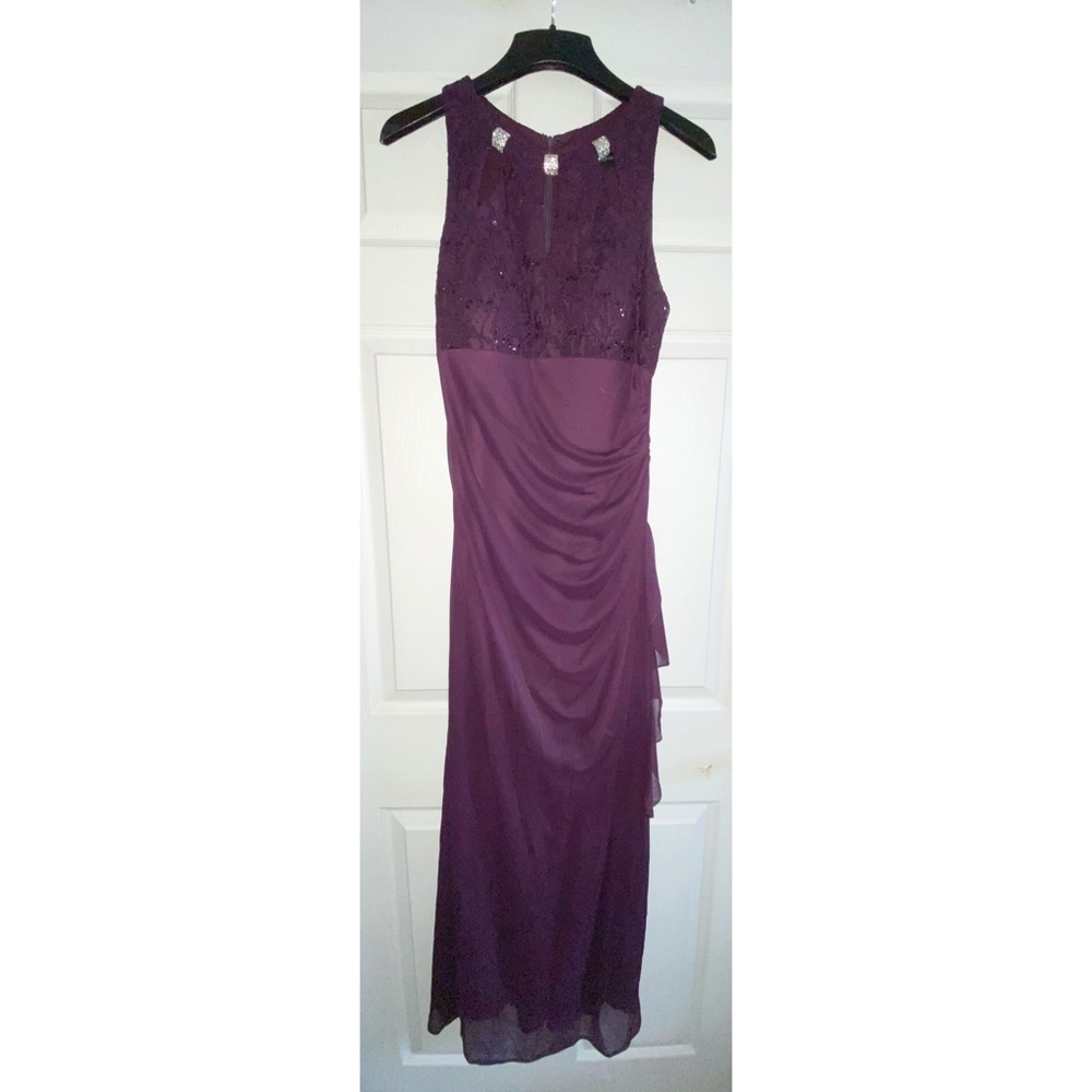 Gown - Picture 2 of 4